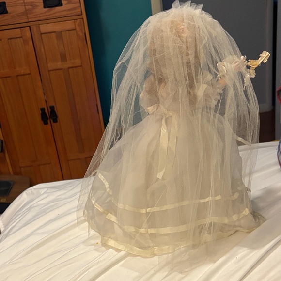 NWT-Charming Bridal Doll with Veil - Picture 12 of 16